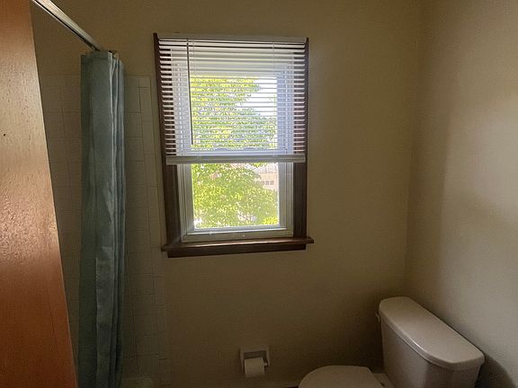 5th image of 1030 Fox Chase Rd APT 2