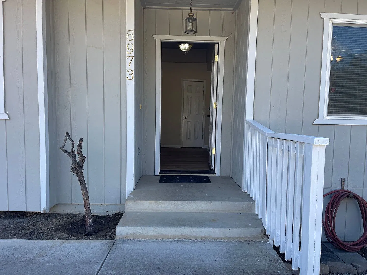 Fresh 3 Bedroom Home — Photo 3