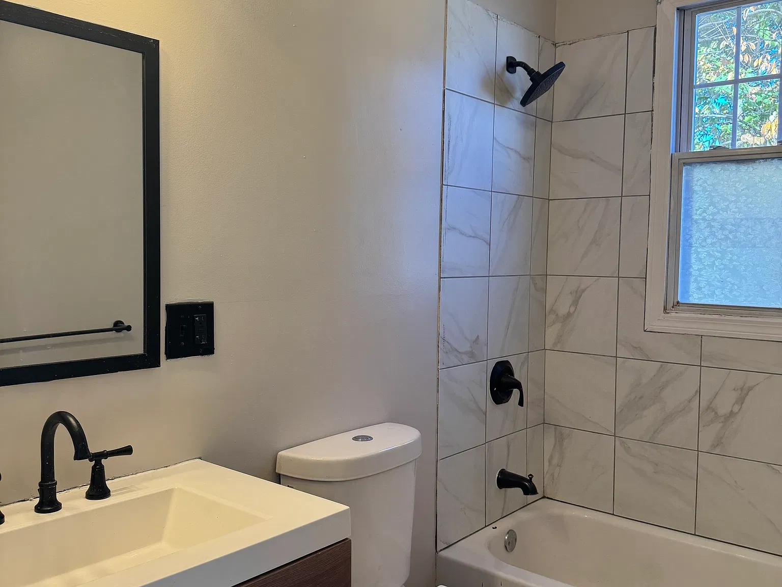 4 bed, 1.0 bath, 1080 sqft, $2,400 — Photo 3