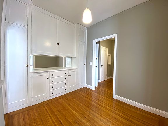 4th image of 1865 Oak St #7