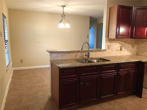 4th image of 1721 Parkhaven Dr