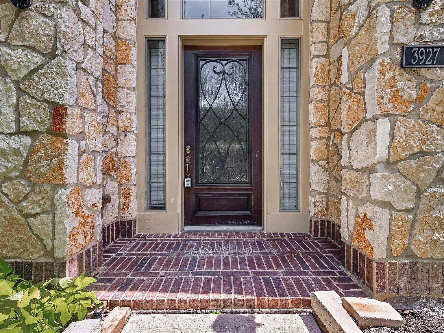 5 bed, 3.5 bath, 3800 sqft, $3,550 — Photo 4