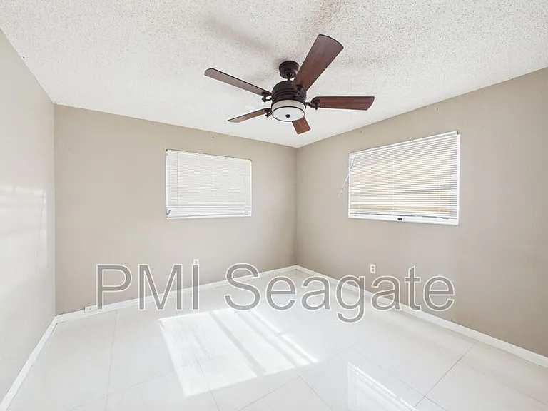 7620 NW 21st St — Photo 12