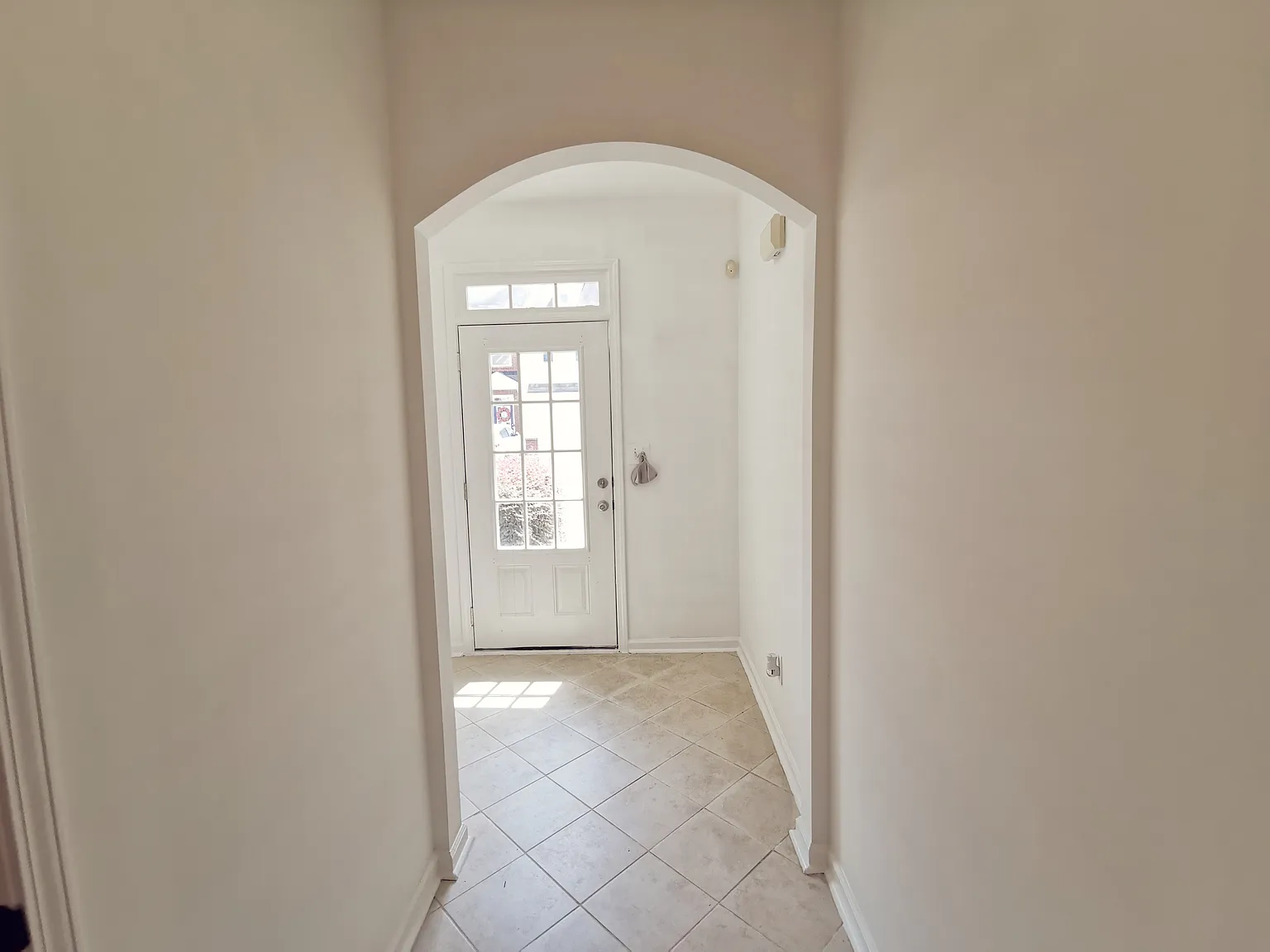 2073 Executive Dr — Photo 4