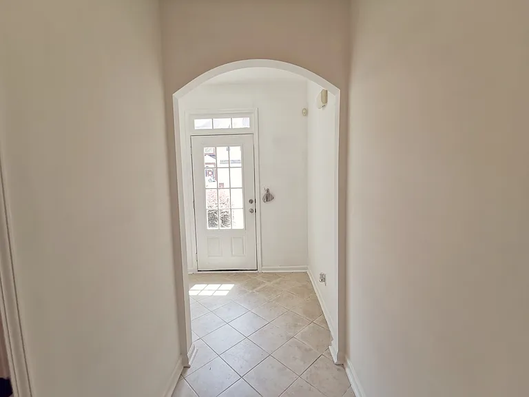 2073 Executive Dr — Photo 4