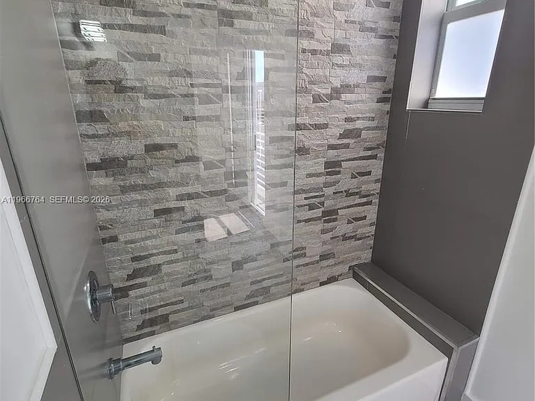 825 Michigan Ave #7 — Photo 19
