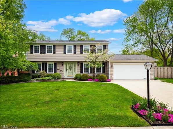 17175 Misty Lake Dr, Strongsville, OH 44136