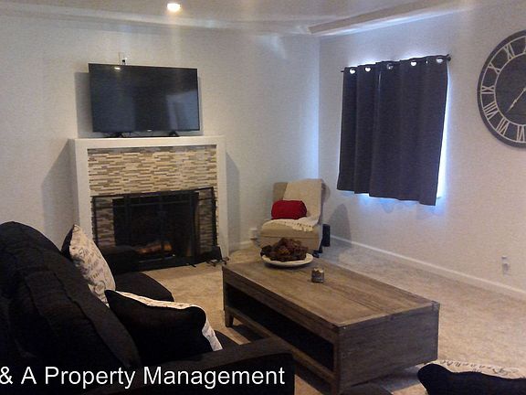 3rd image of 2545 N Vagedes Ave