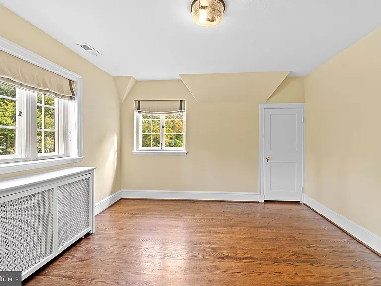 7704 Crossland Rd — Photo 39