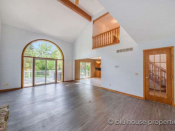 3rd image of 3046 Country Ct