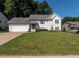 5381 Pinnacle Dr SW, Wyoming, MI 49519