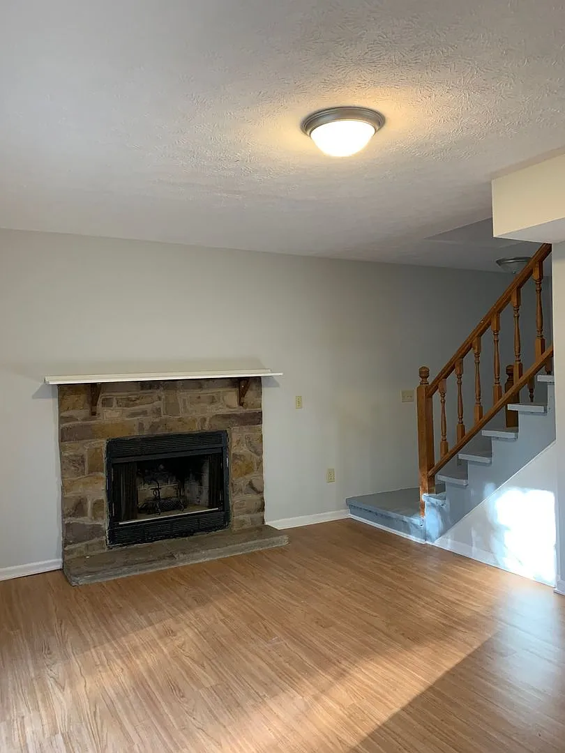 3 Bedroom 2.5 Bath Townhouse — Photo 3