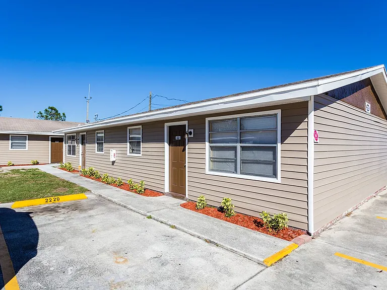 2229 Bryan St — Photo 10