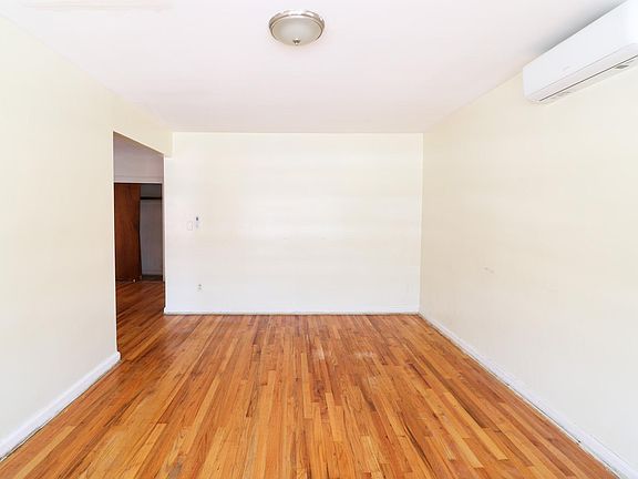 LIVING ROOM (DIFFERENT ANGLE)