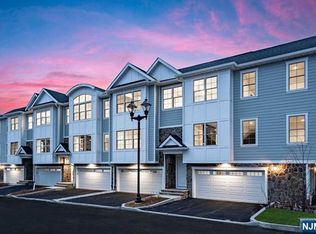 110 Mason Ct #2G, Haworth, NJ 07641