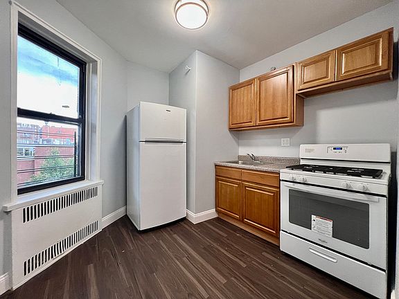 4th image of 729 W 186th St APT 6M