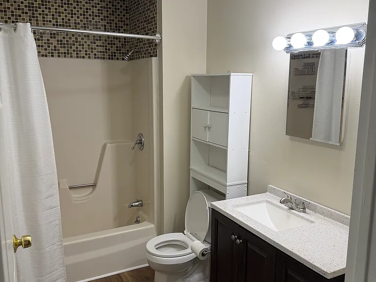 28 Adams Dr #2 — Photo 7