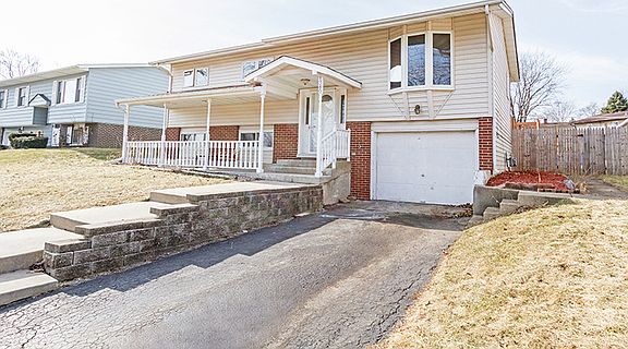2nd image of 1380 N Joyce Ave