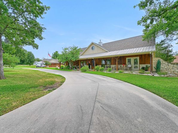 206 Pueblo Dr E, Gainesville, TX 76240