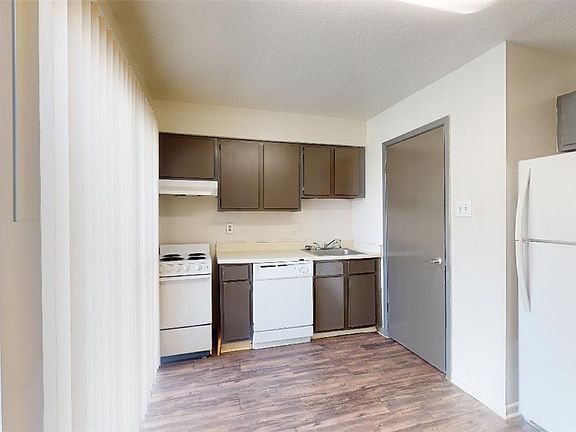 4th image of 725 Peppertree Dr APT 15