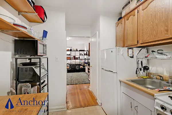 Rented by Anchor Associates | media 7