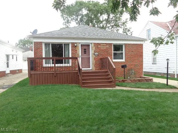 5814 Sunderland Dr, Parma, OH 44129