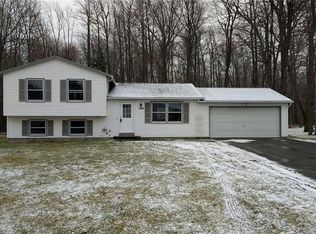 1393 Brookedge Dr, Hamlin, NY 14464
