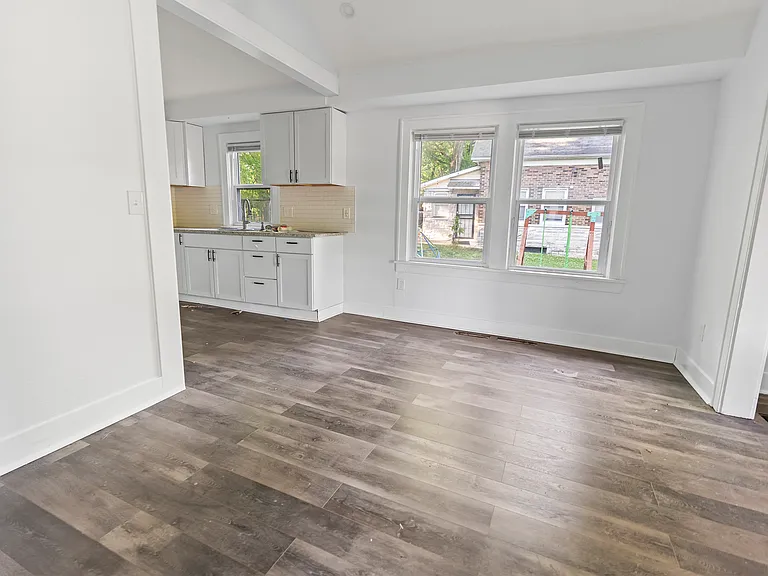 6107 Walrond Ave — Photo 3