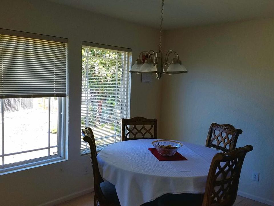 2nd image of 3269 Begonia Cir