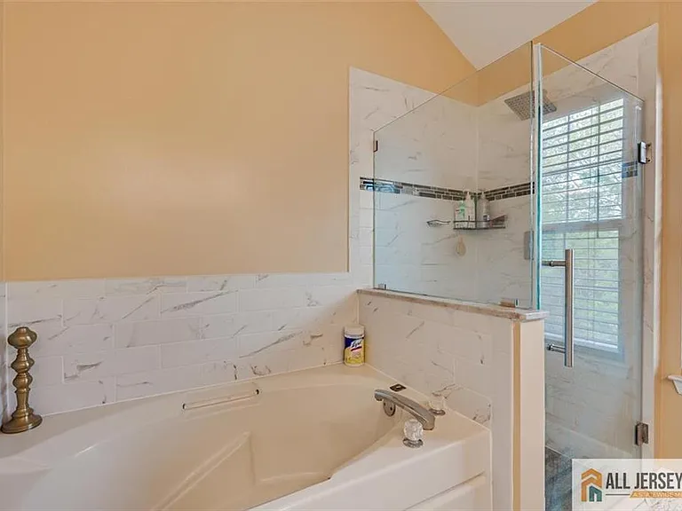 7 Stanford Dr — Photo 26