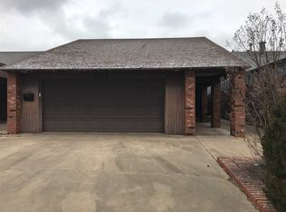 2110 Camelot Dr, Enid, OK 73703