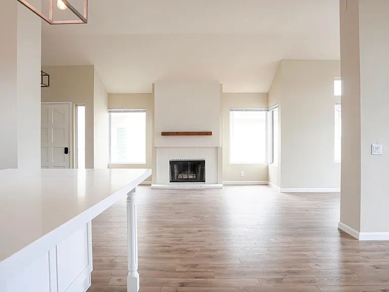 24901 Seagate Dr — Photo 5