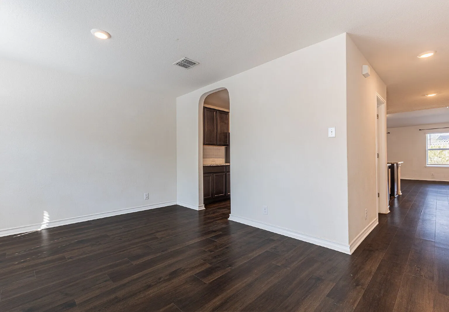 5 bed, 2.0 bath, 2538 sqft, $2,250 — Photo 3