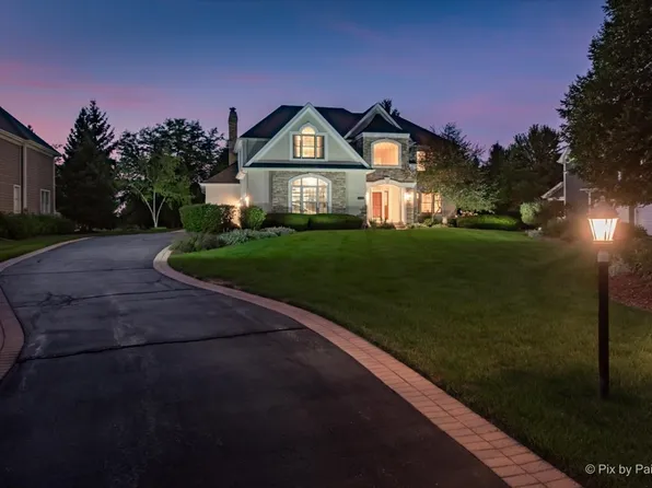 9708 Palmer Dr, Crystal Lake, IL 60014