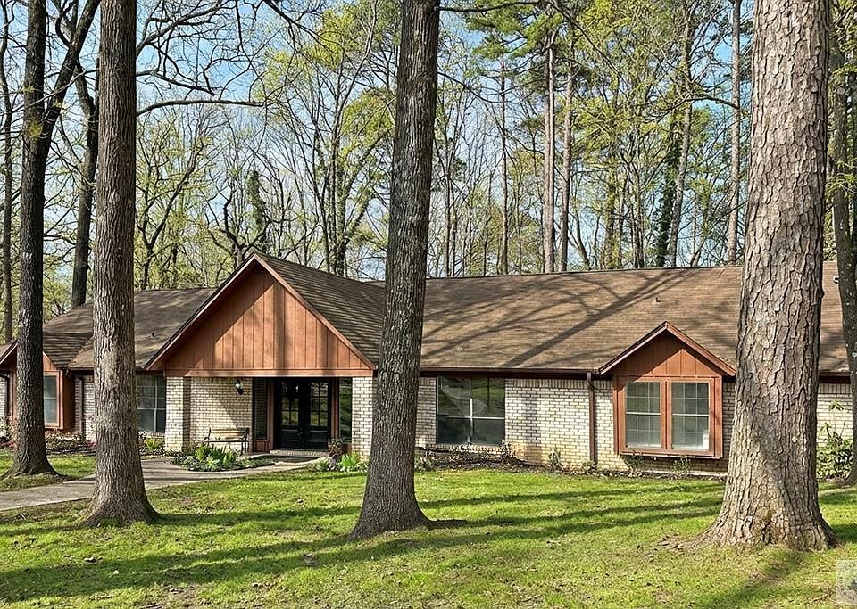 1st image of 23 Holly Ridge Dr