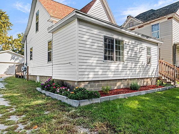 3rd image of 412 E Elm St