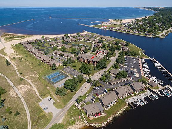 2nd image of 368 Harbor Dr Unit 104