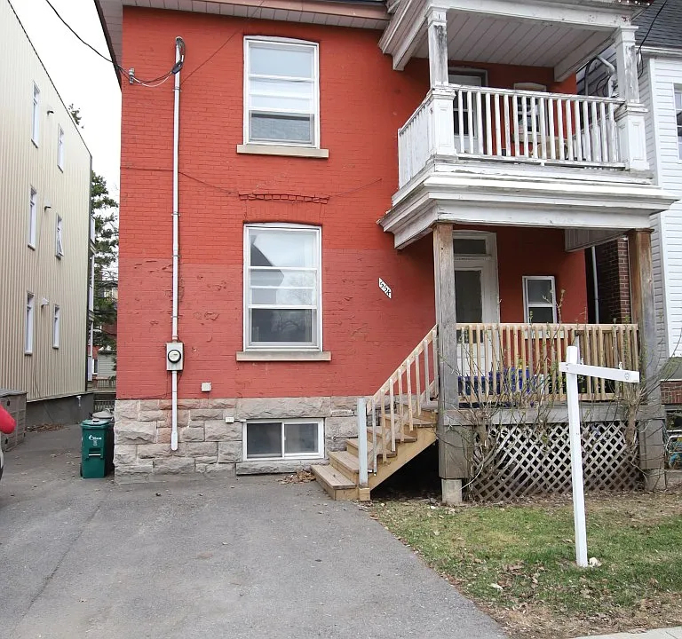 554 McLeod St #1