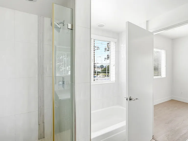 11305 Moorpark St — Photo 39