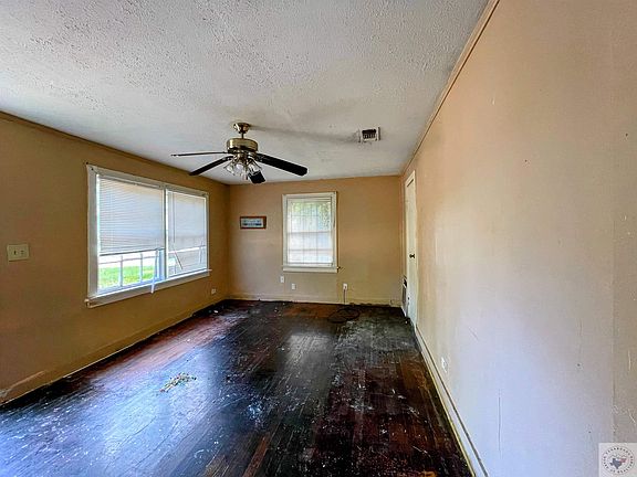 2nd image of 421 Lumpkin St