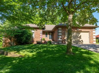 1811 Four Winds Dr, Nixa, MO 65714