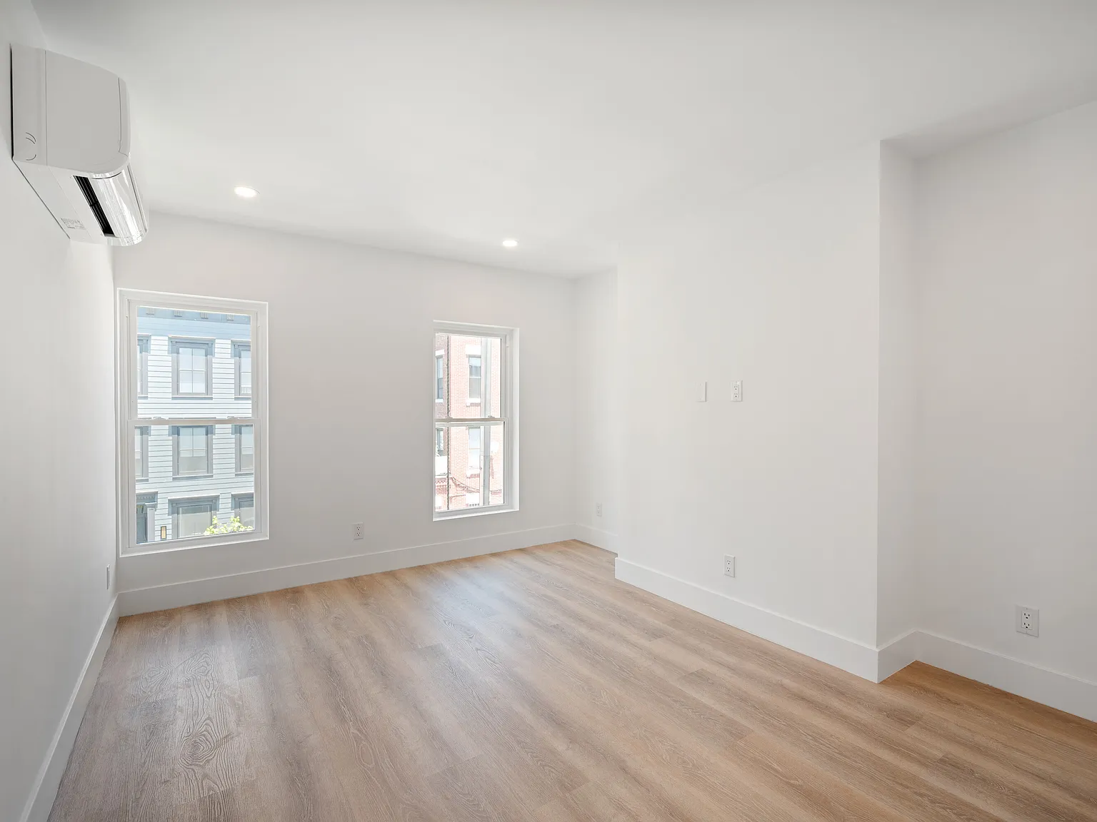 76 Java Street — Photo 3