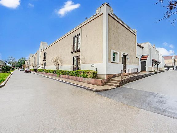 3rd image of 2744 Briarhurst Dr APT 17