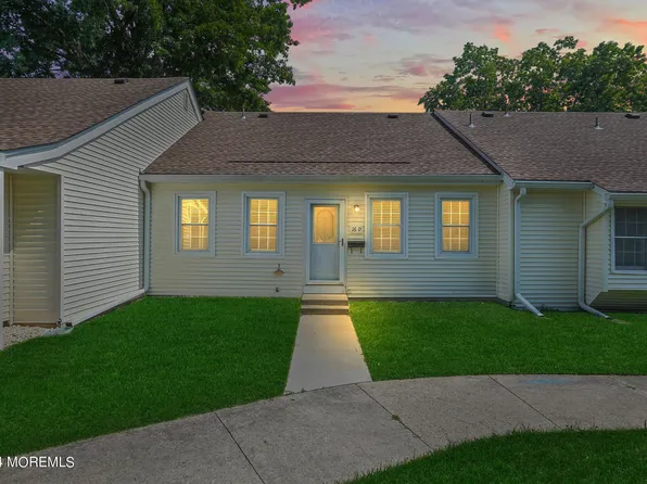 16 Plaza De Las Trinidad #D, Freehold, NJ 07728