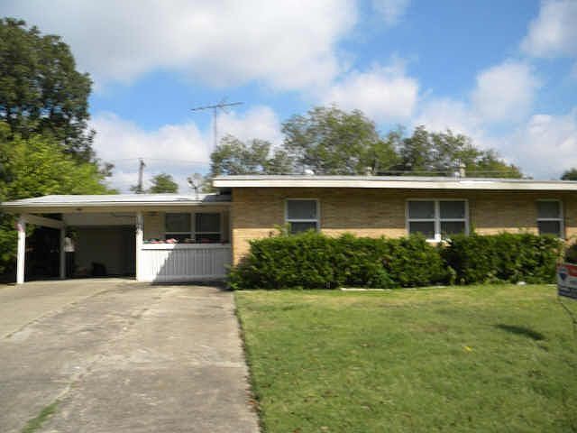 1st image of 1909 Skylark Dr