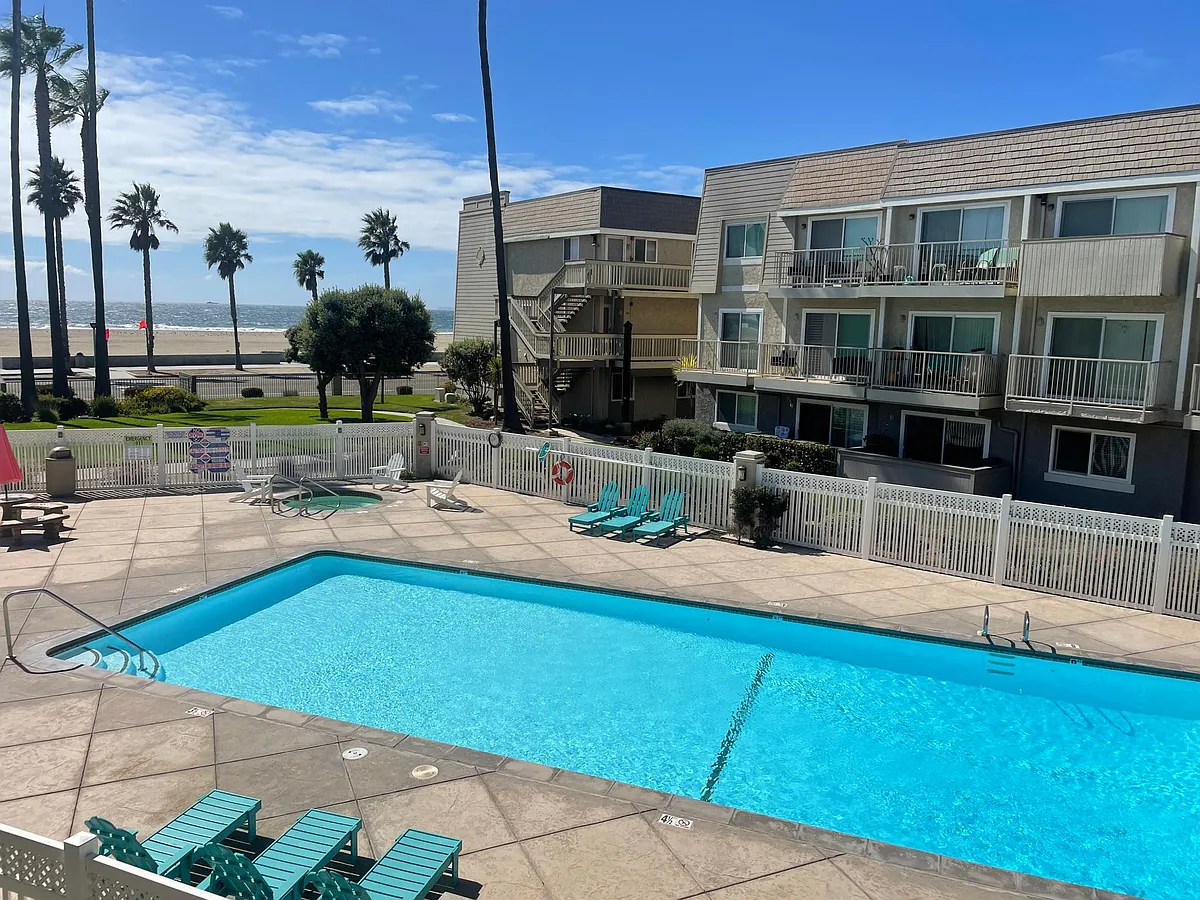 Building Photo - 325 E Surfside Dr