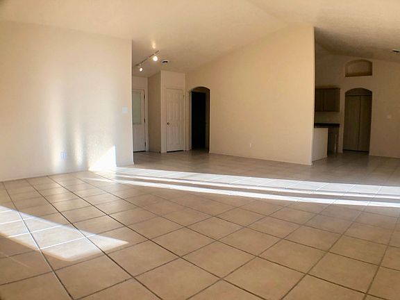 5th image of 4905 Kingsway Dr