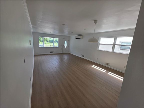 5th image of 140 Stobe Ave