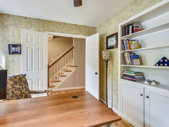 4th image of 15043 Holleyside Dr