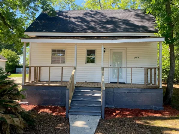 210 Hollon St, Headland, AL 36345